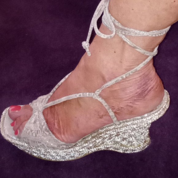 REDUCED! Stuart Weitzman Gold Wedge Lace-up Shoes size 9.5 Barely worn Like NEW - Picture 6 of 6